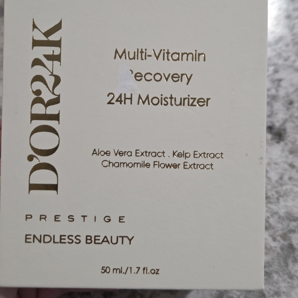 Prestige Multi-Vitamin Recovery 24H Moisturizer - Gold and White
